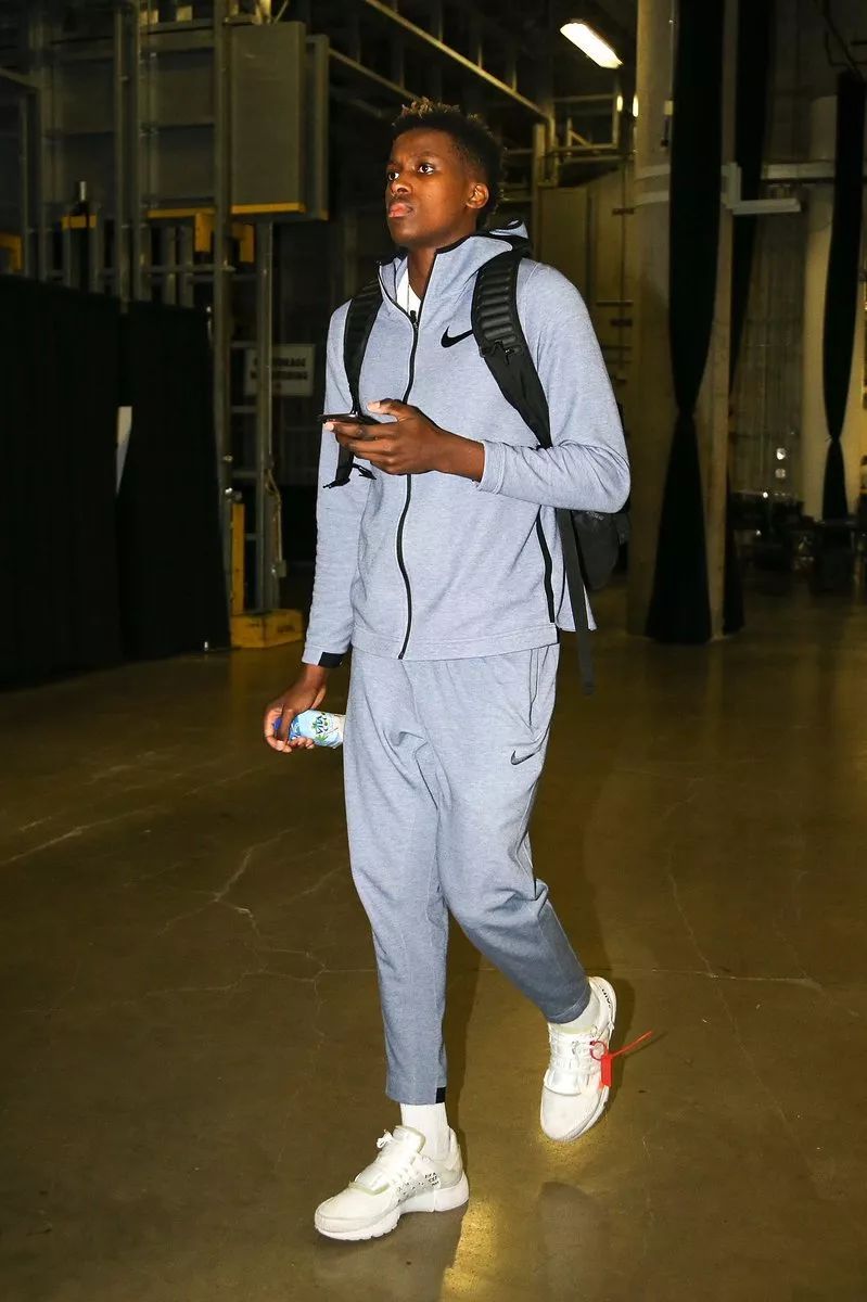 并附带可控 并附带可控