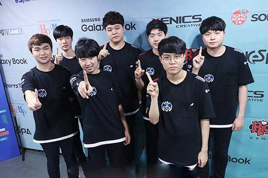 被迫持球 被迫持球